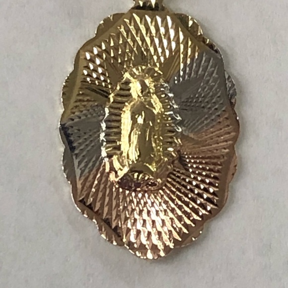 Virgin de Guadalupe Gold Plated Beautiful Necklace - Picture 1 of 5